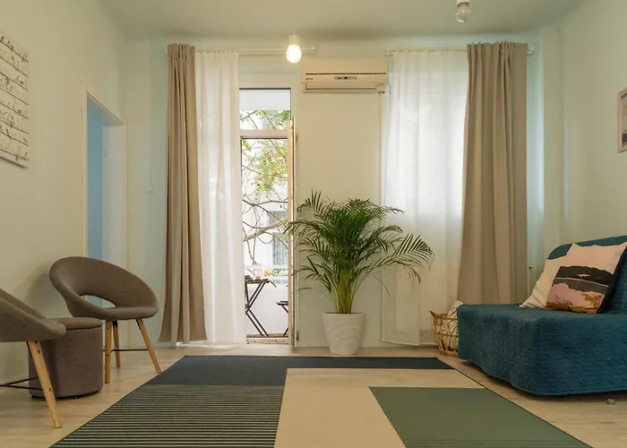 Spacious & Quiet - City Center - 2Br Apartment