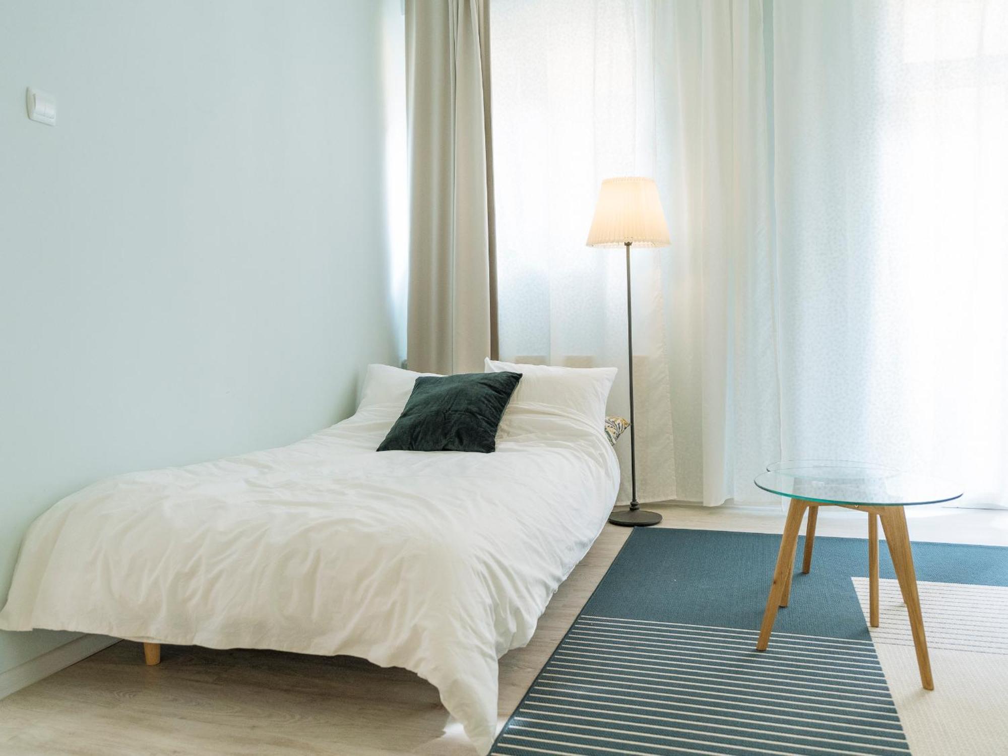 Spacious & Quiet - Center - 2br *
