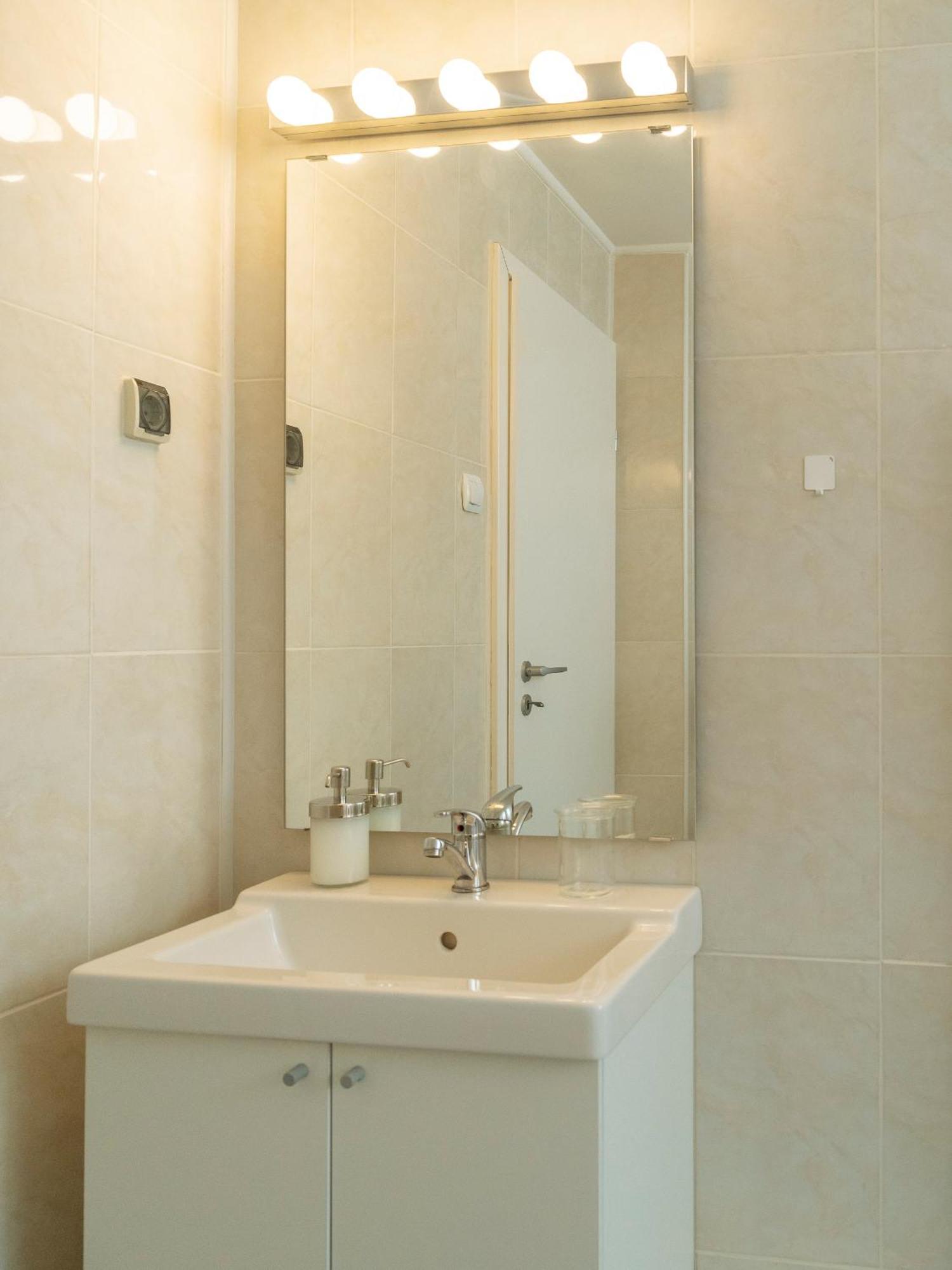 Spacious & Quiet - Center - 2br * 布加勒斯特