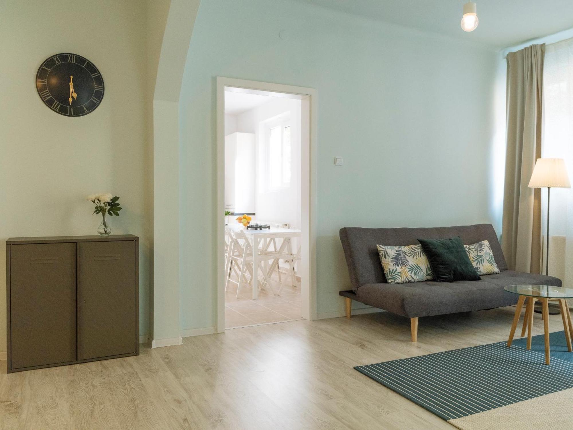 Spacious & Quiet - Center - 2br