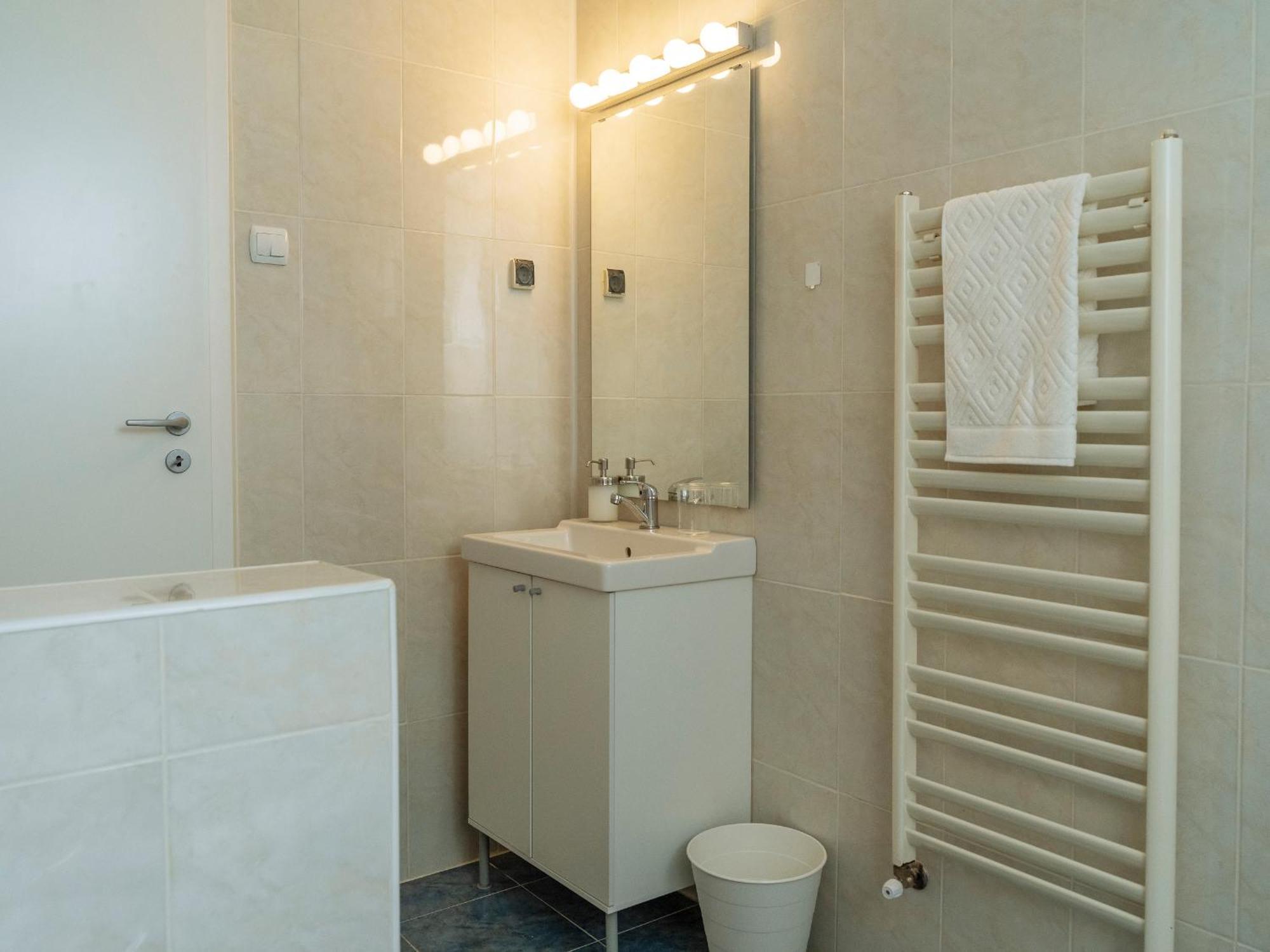 Spacious & Quiet - Center - 2br 公寓